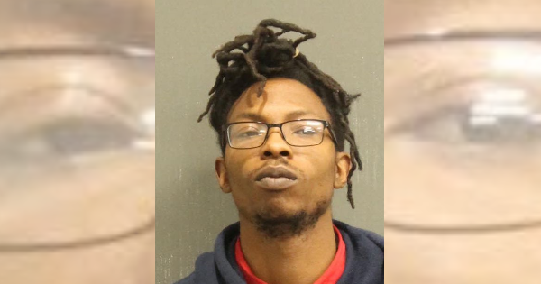 Man strangles girlfriend, threatens to kill her kids during argument about a video