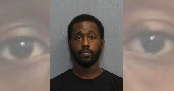 Man charged after assaulting pregnant sister; yanks child out of moving car